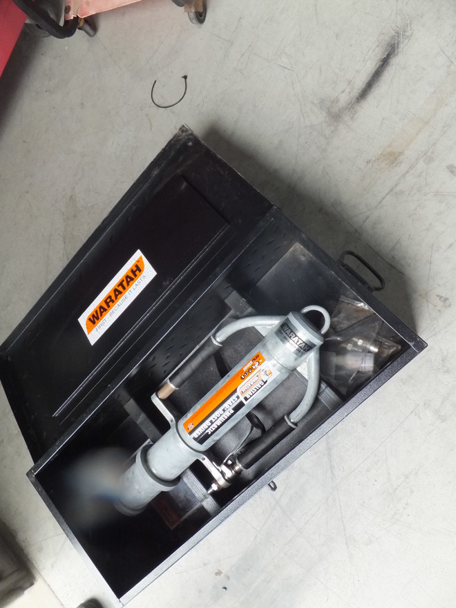 WARATAH PNEUMATIC STAR POST DRIVER IN ORIGINAL BOX NEVER USED